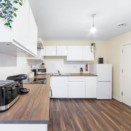 Isleworth Suites - Tw7 Екстер'єр фото