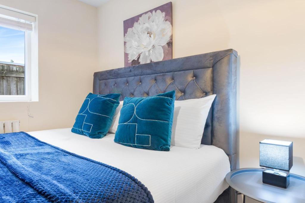 Isleworth Suites - Tw7 Екстер'єр фото