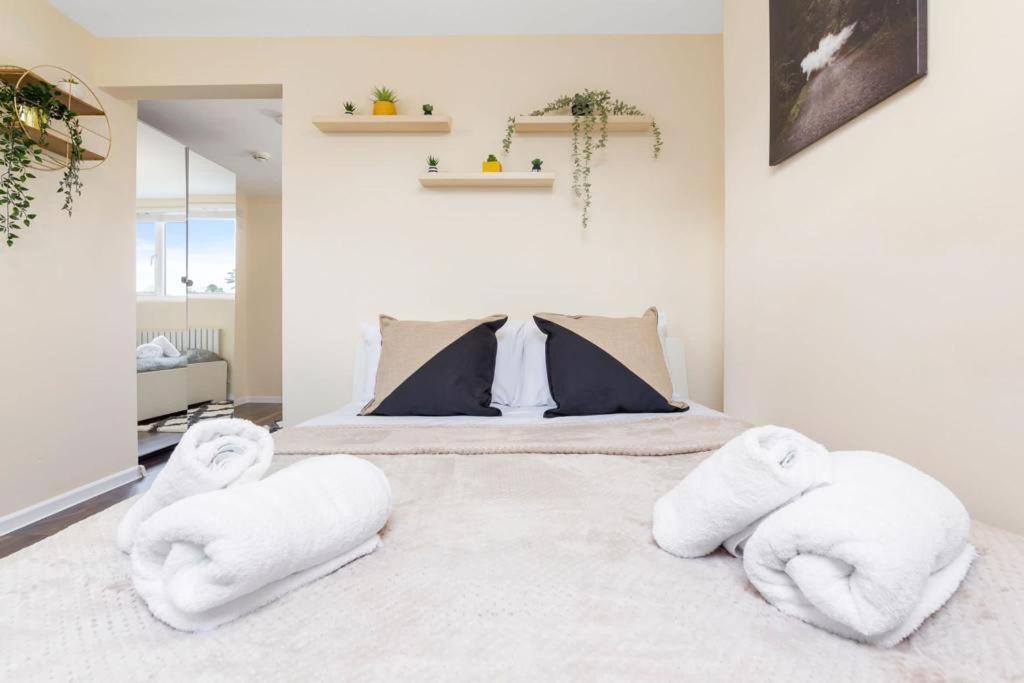Isleworth Suites - Tw7 Екстер'єр фото