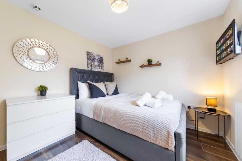Isleworth Suites - Tw7 Екстер'єр фото