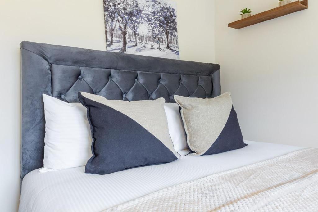 Isleworth Suites - Tw7 Екстер'єр фото