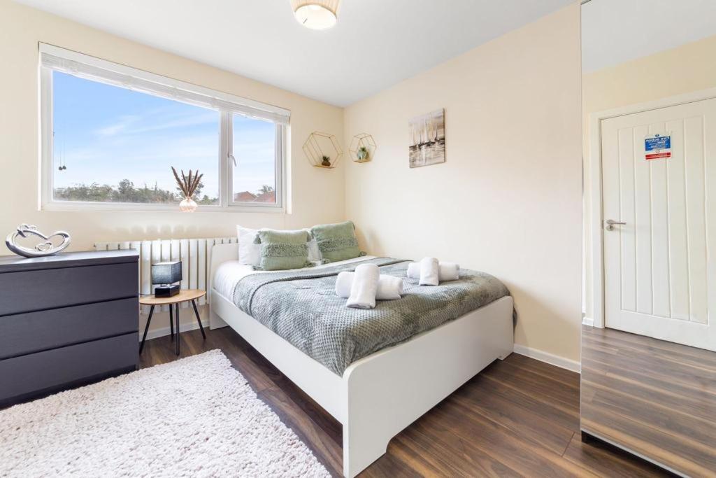 Isleworth Suites - Tw7 Екстер'єр фото