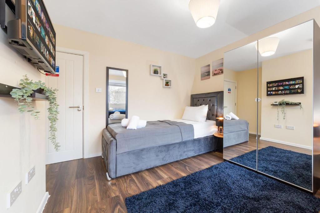 Isleworth Suites - Tw7 Екстер'єр фото