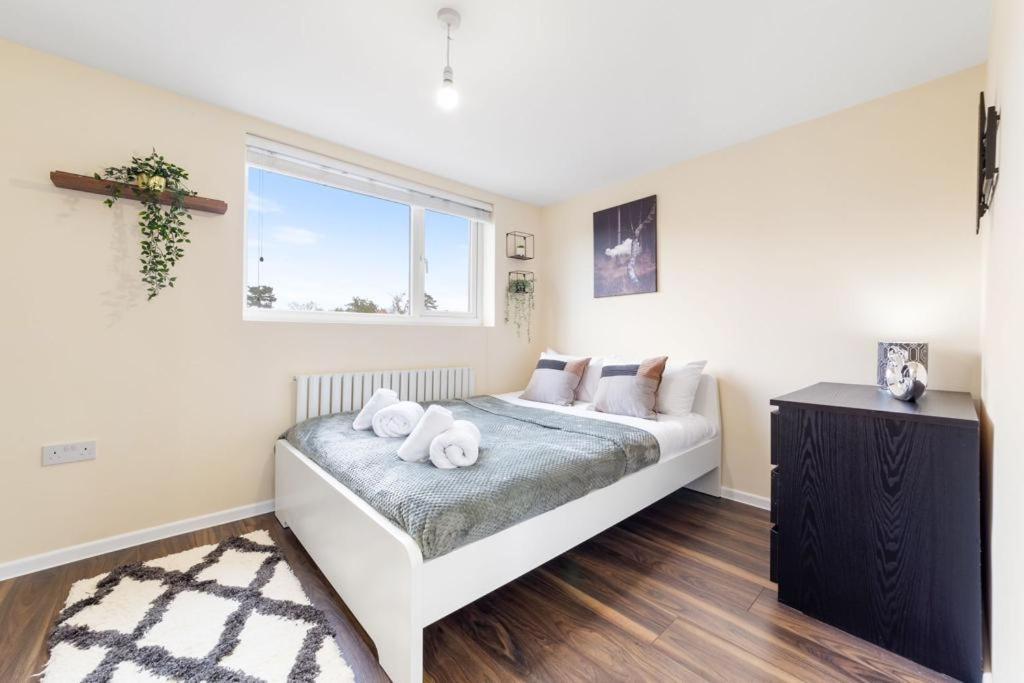 Isleworth Suites - Tw7 Екстер'єр фото