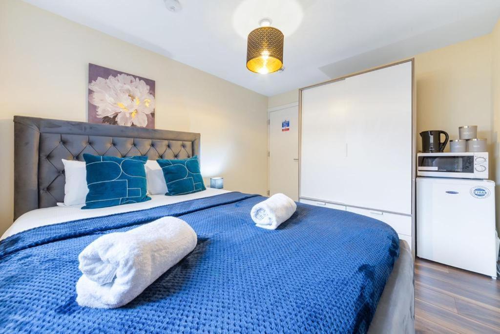 Isleworth Suites - Tw7 Екстер'єр фото