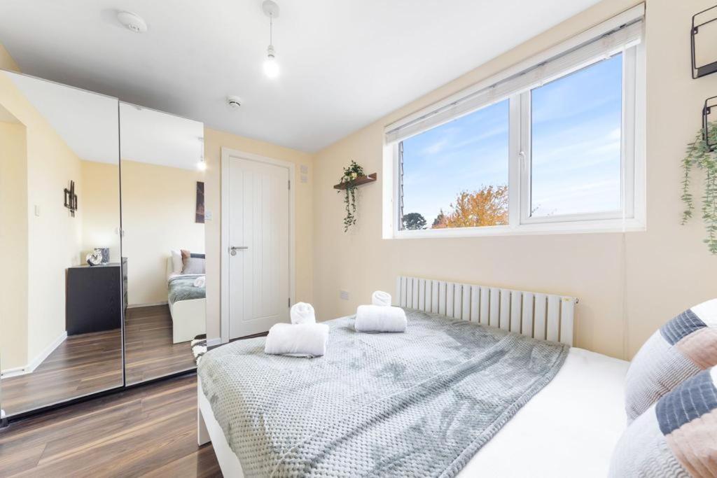 Isleworth Suites - Tw7 Екстер'єр фото
